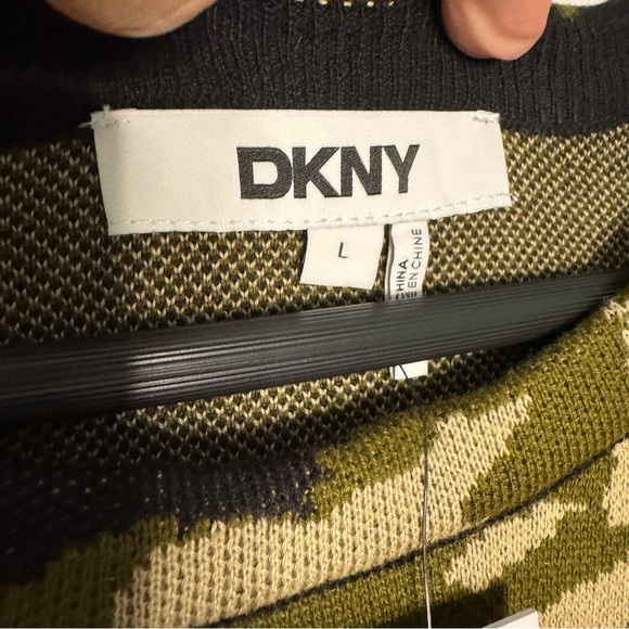 DKNY women Cropped Camouflage knit Sweater size L NWT $89 - Picture 5 of 9